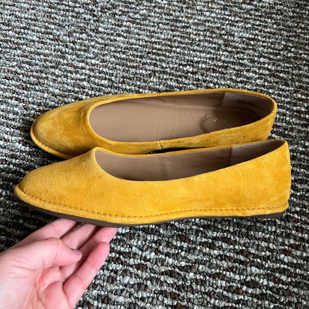 Crown Vintage Flats